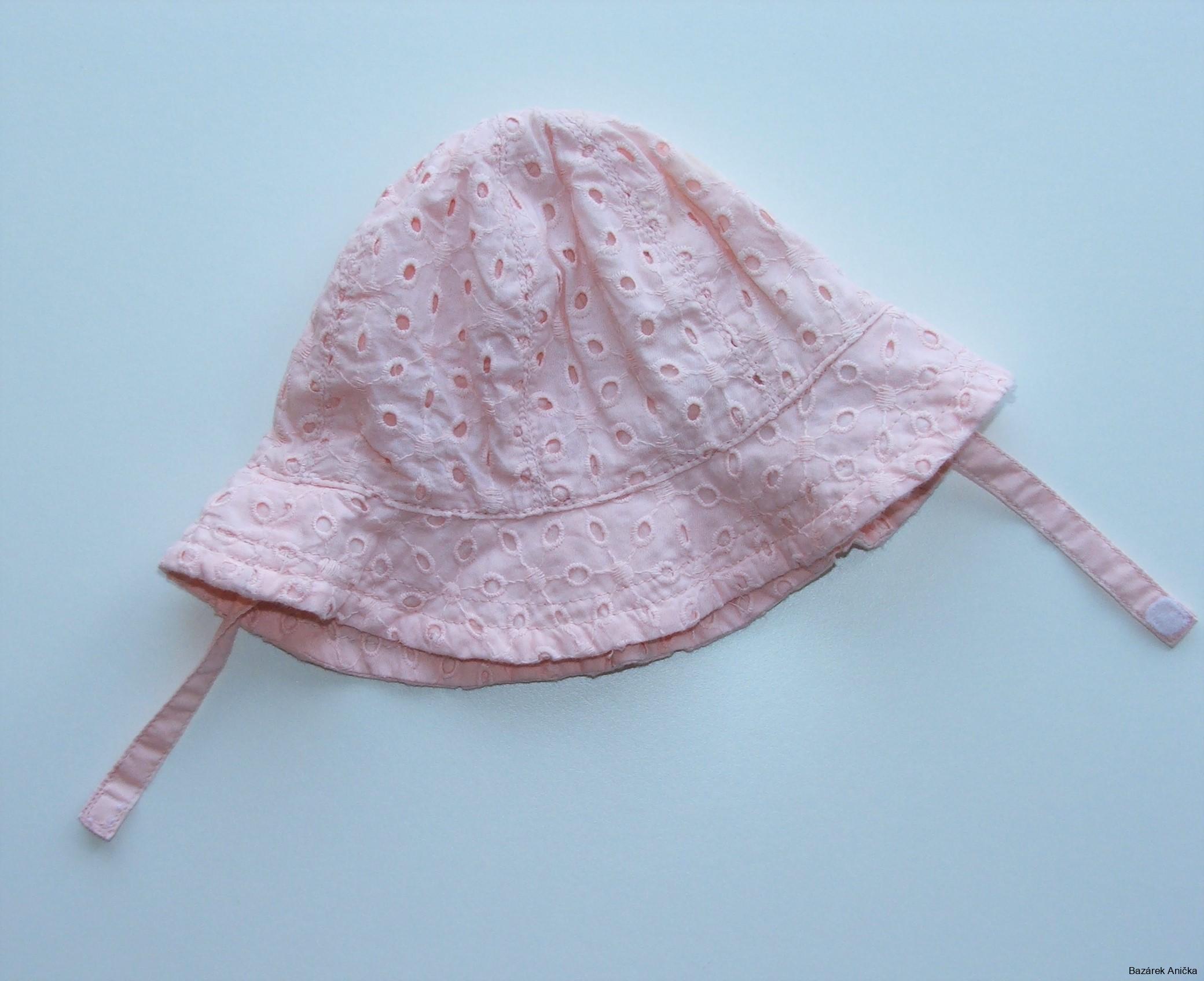 Dívčí klobouk vel. 68, Mothercare
