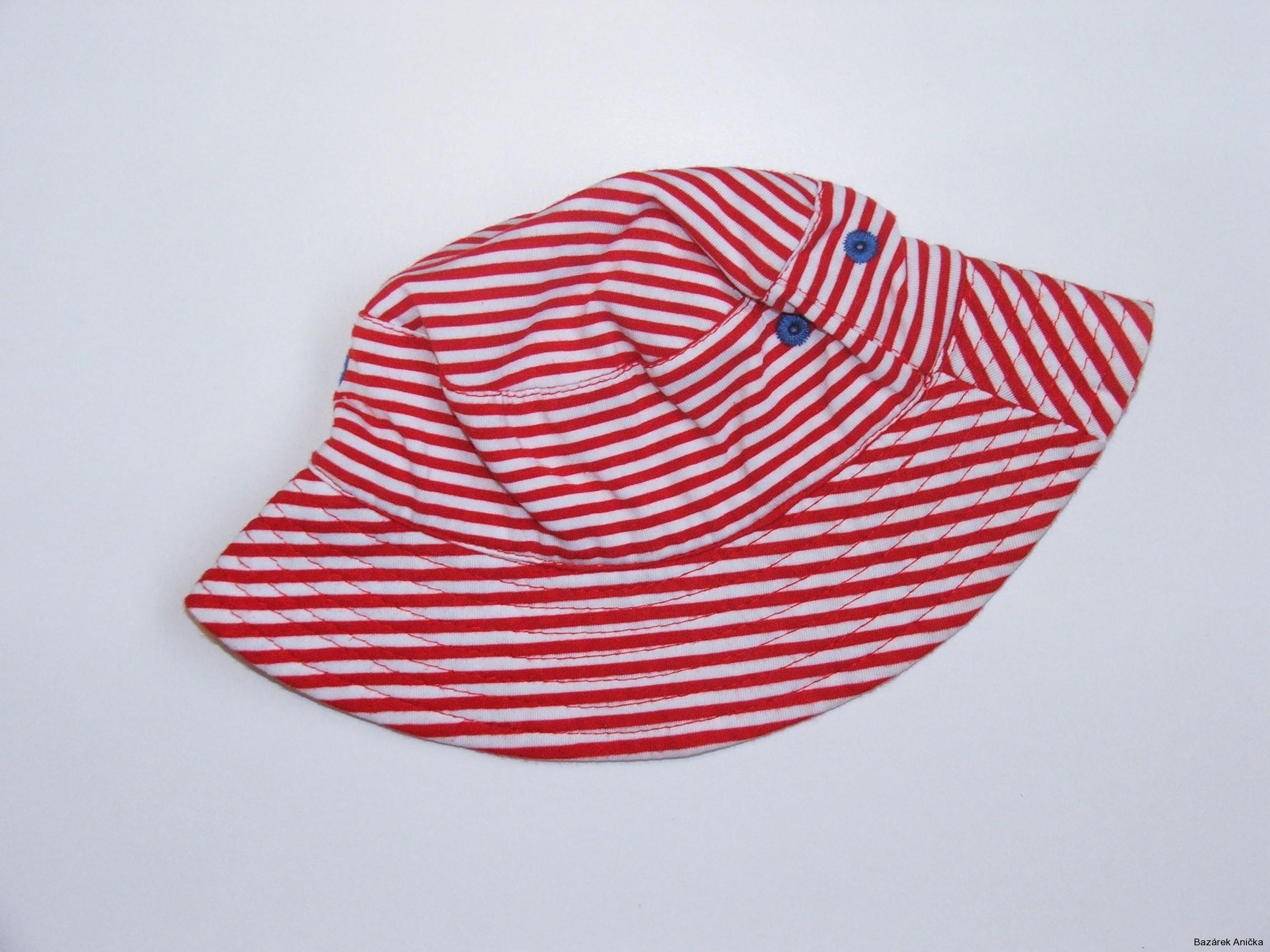 Pruhovaný červený chlapecký klobouk vel. 62, Tu