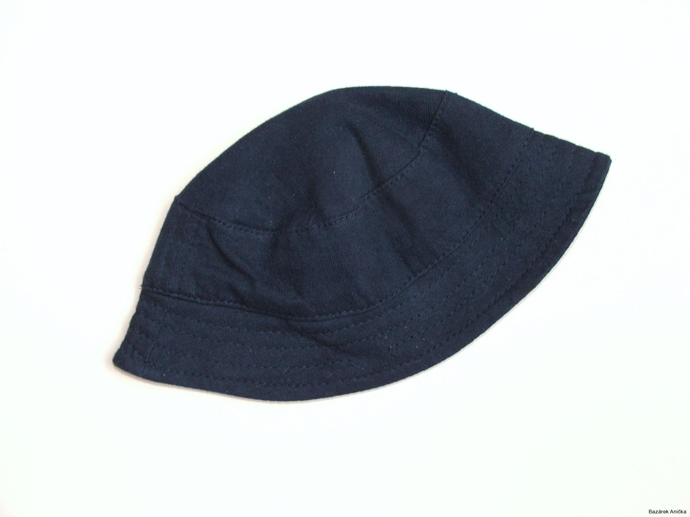 Chlapecký modrý klobouk vel. 62, F&F