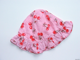 Růžový klobouk vel. 62, Early Days